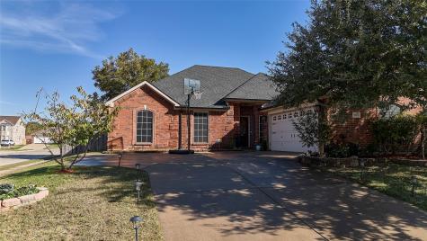 1612 Nashwood Drive Grand Prairie TX 75051