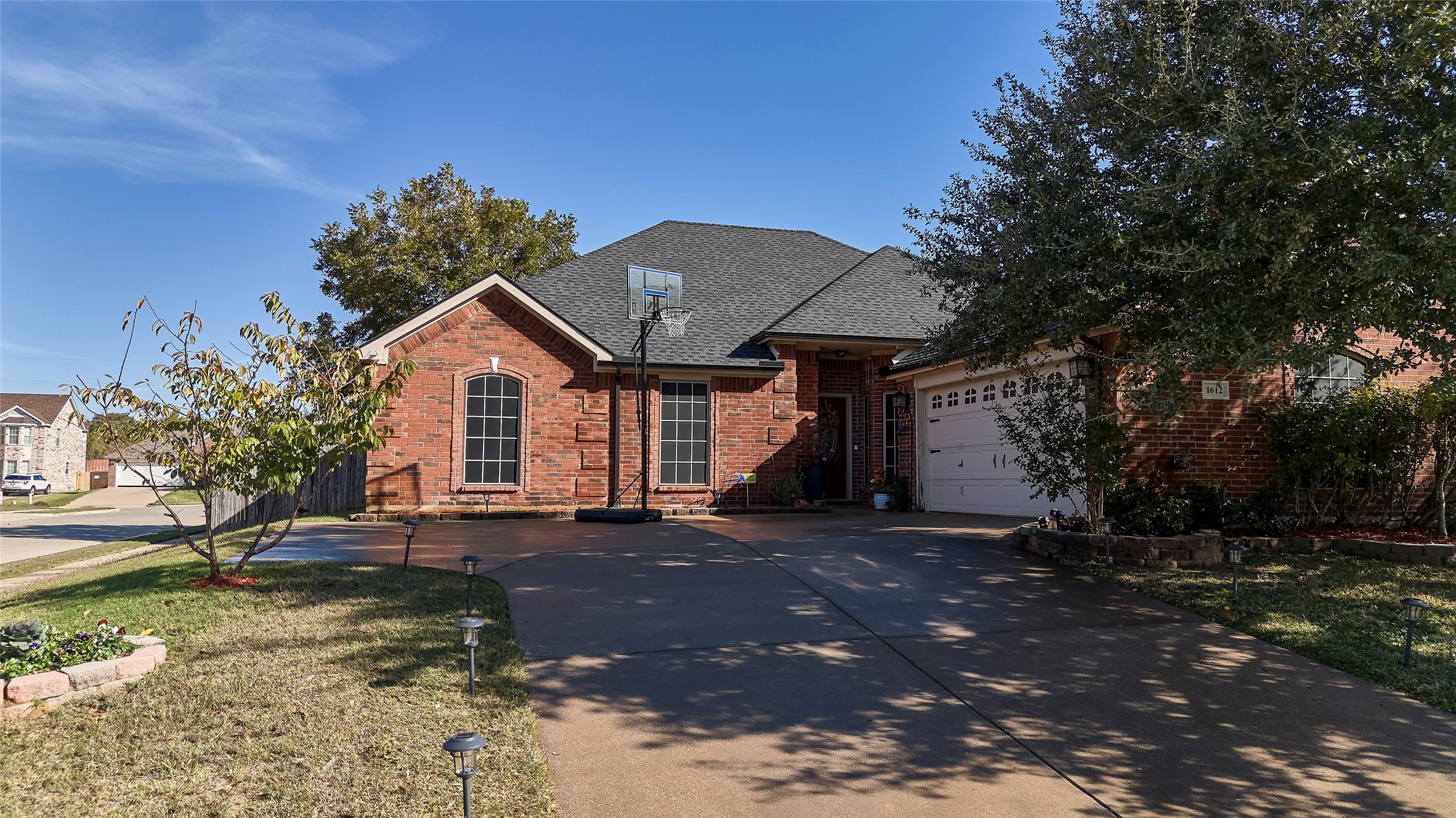 1612 Nashwood Drive Grand Prairie TX 75051