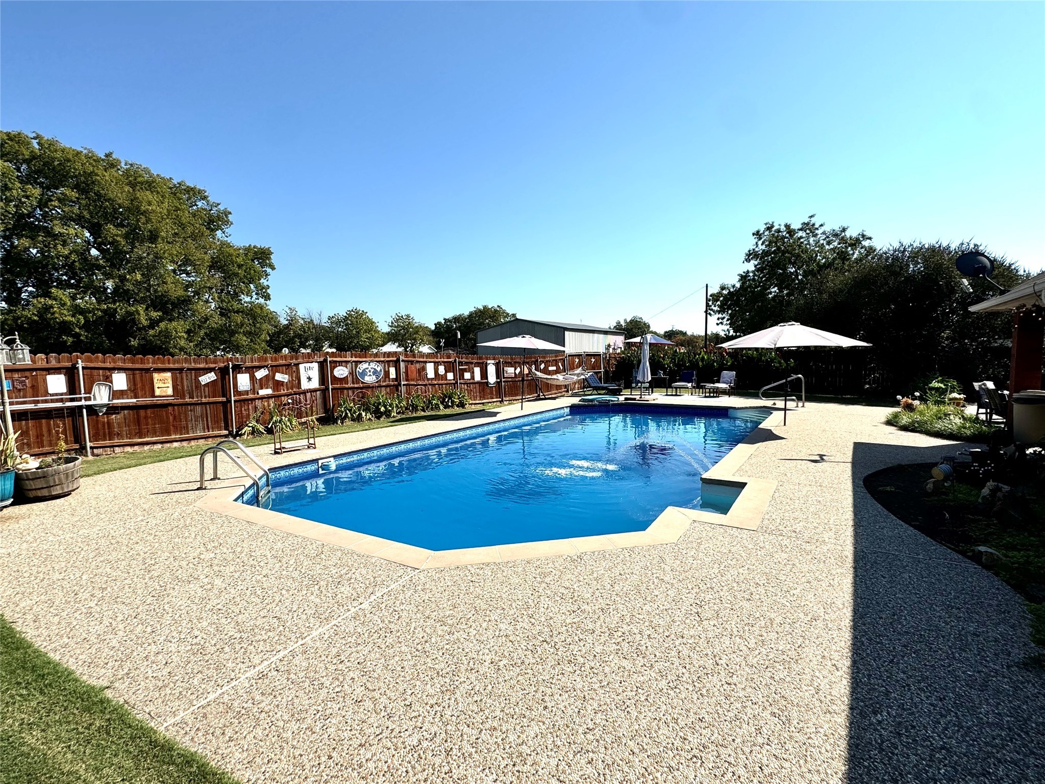 505 W 3rd Street Dodd City TX 75438