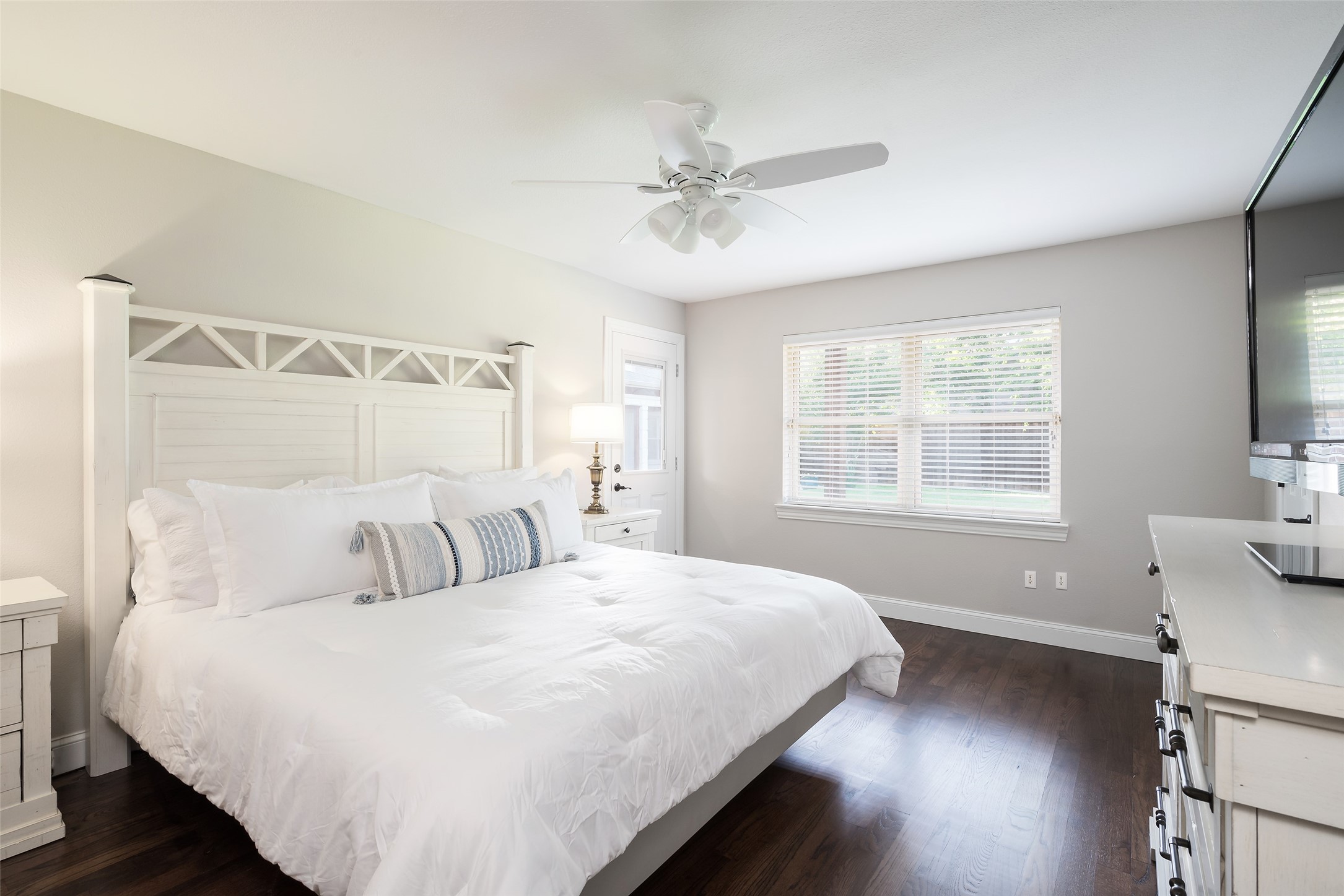 3867 Beutel Court Dallas TX 75229