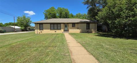 932 W Live Oak Street Jacksboro TX 76458