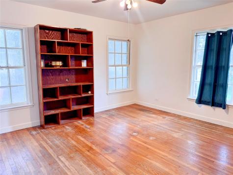 932 W Live Oak Street Jacksboro TX 76458