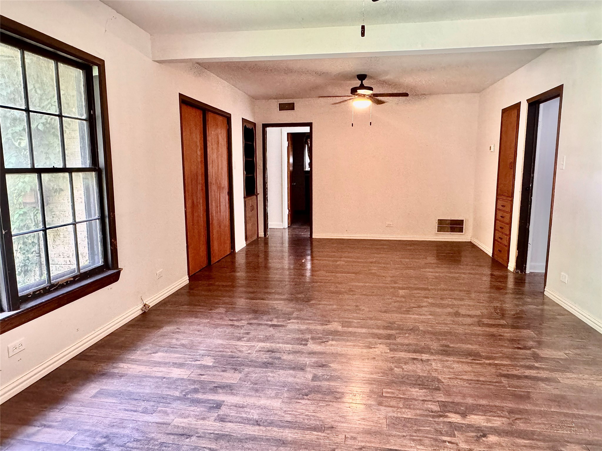 932 W Live Oak Street Jacksboro TX 76458