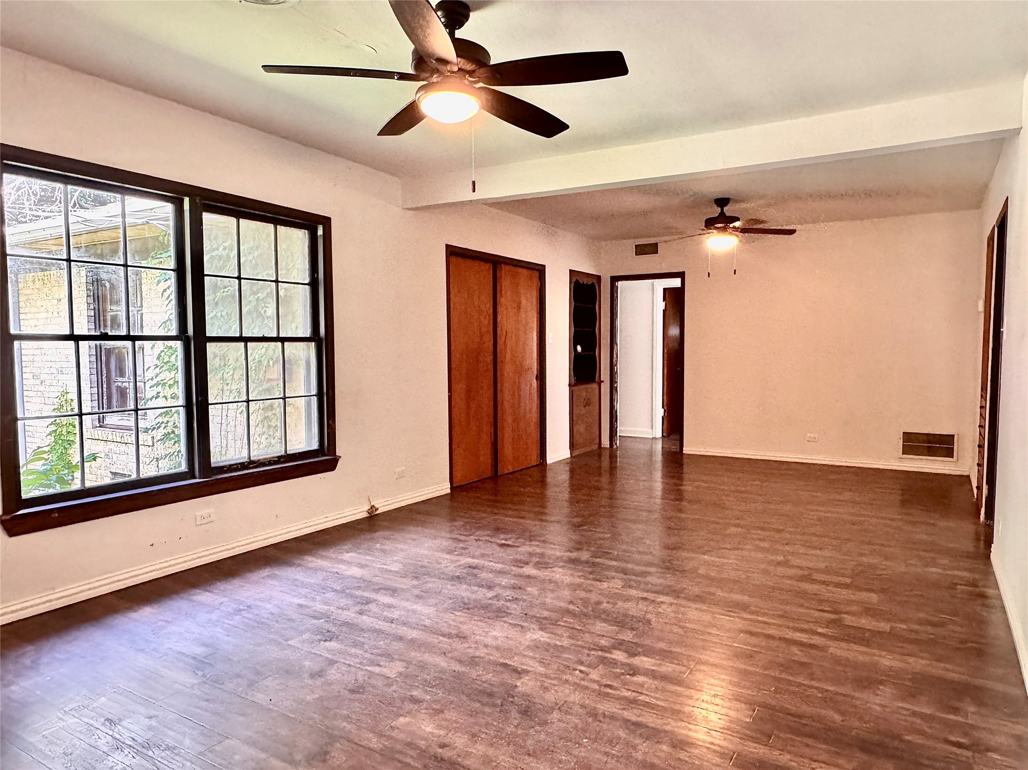 932 W Live Oak Street Jacksboro TX 76458