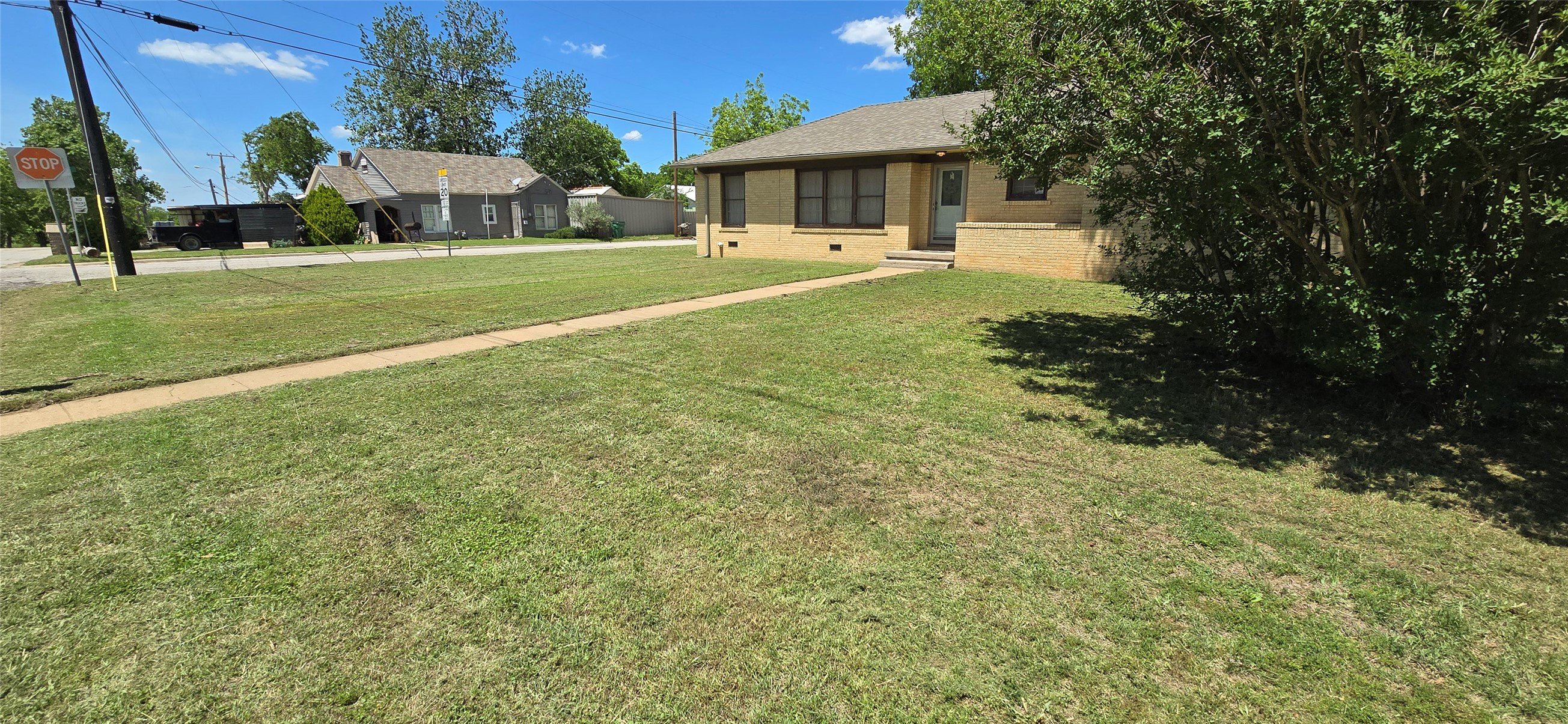 932 W Live Oak Street Jacksboro TX 76458