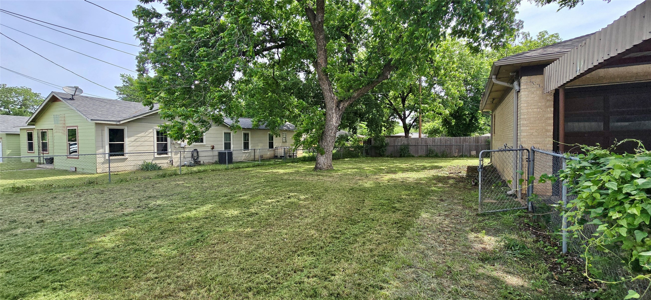 932 W Live Oak Street Jacksboro TX 76458