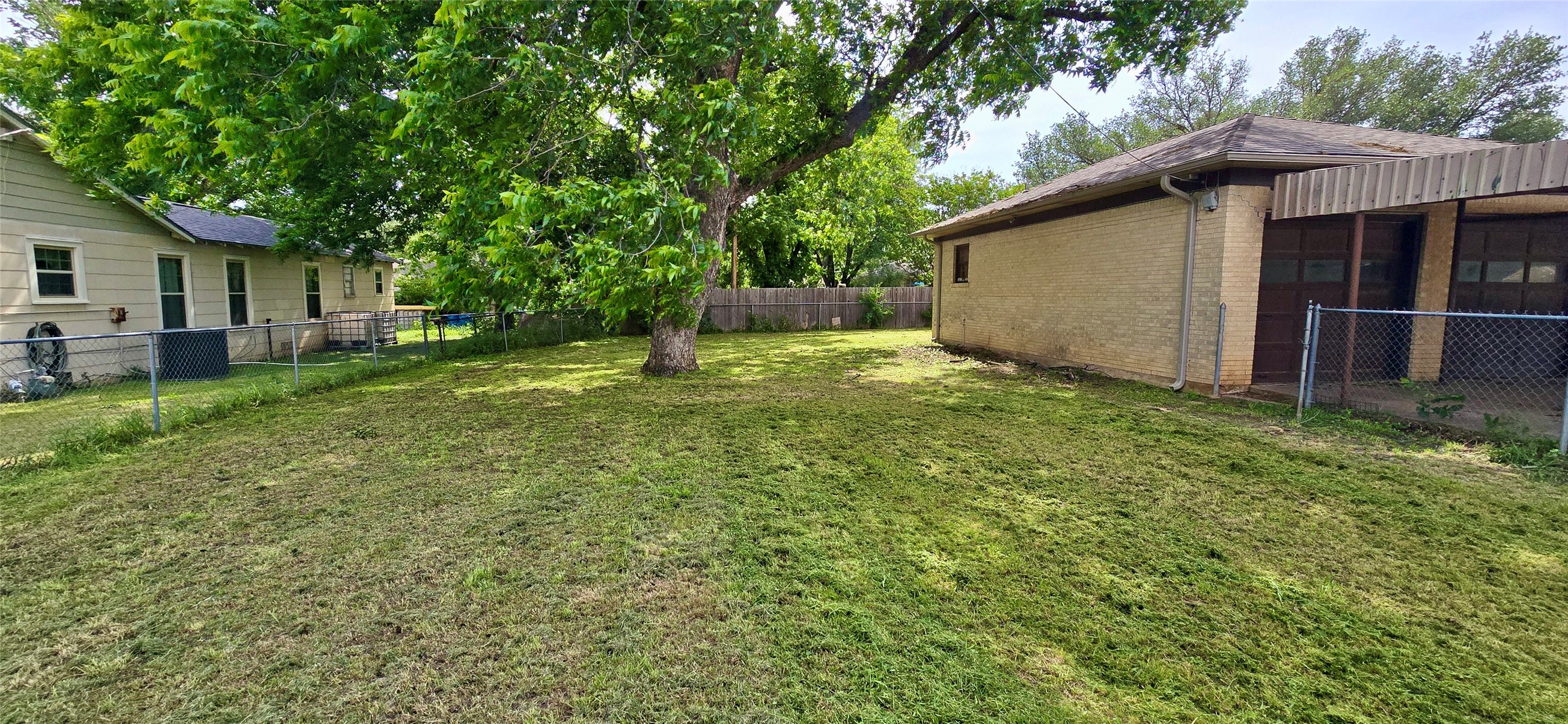 932 W Live Oak Street Jacksboro TX 76458