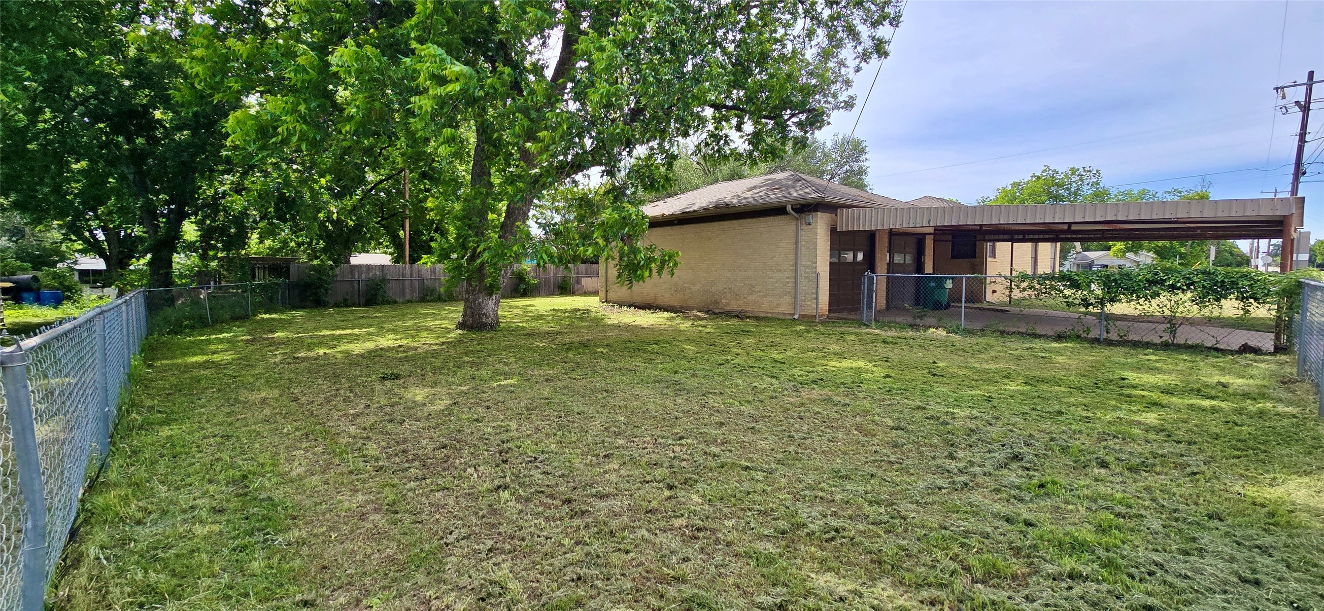 932 W Live Oak Street Jacksboro TX 76458