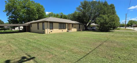 932 W Live Oak Street Jacksboro TX 76458
