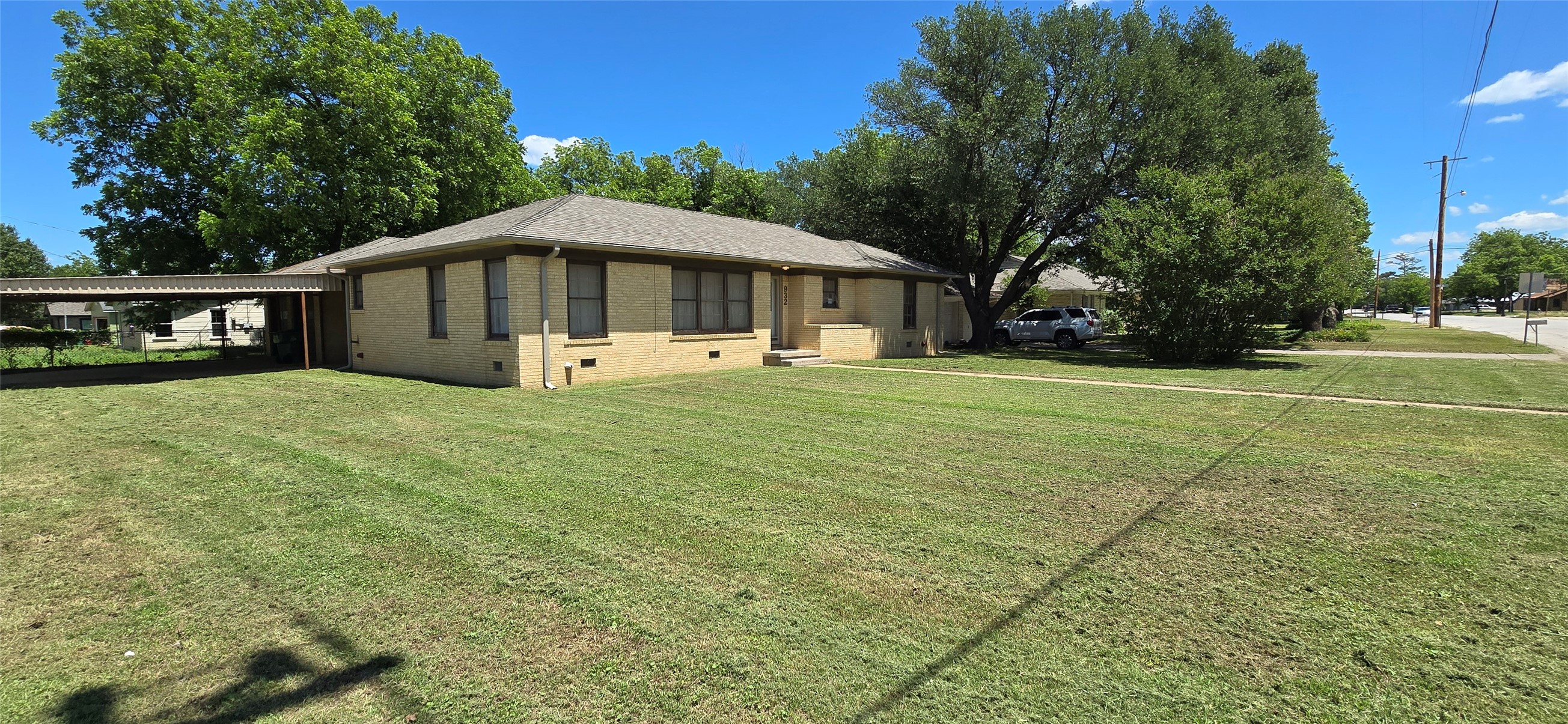 932 W Live Oak Street Jacksboro TX 76458