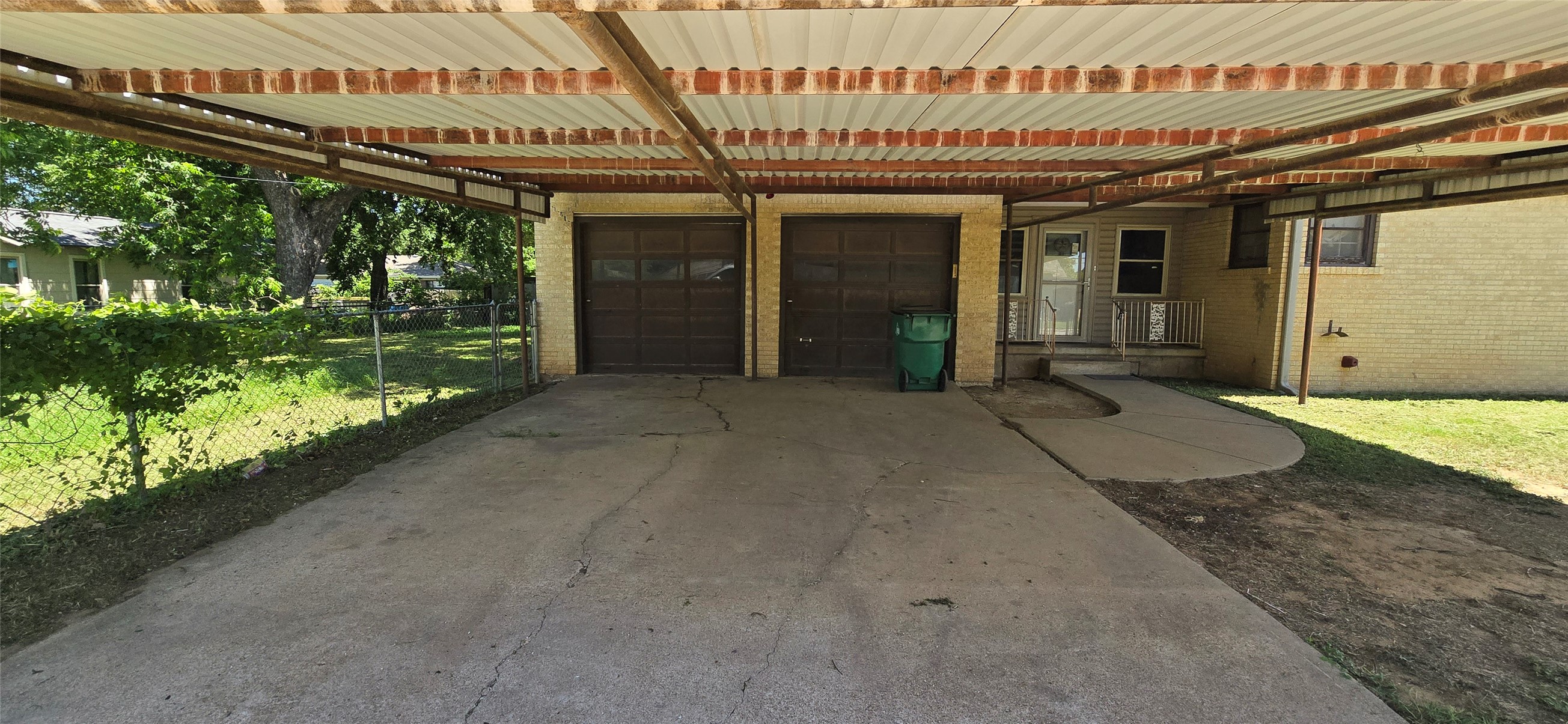 932 W Live Oak Street Jacksboro TX 76458