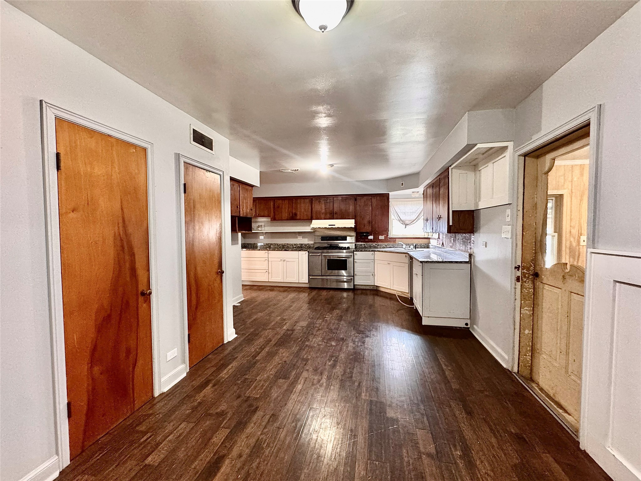 932 W Live Oak Street Jacksboro TX 76458