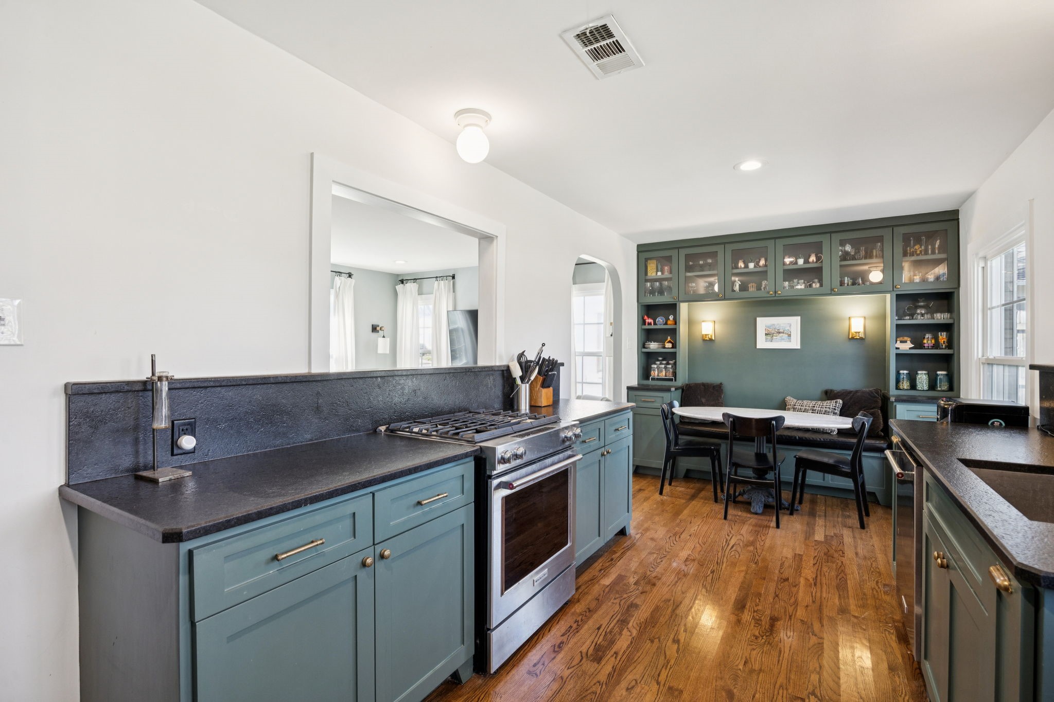 576 Brookhurst Drive Dallas TX 75218