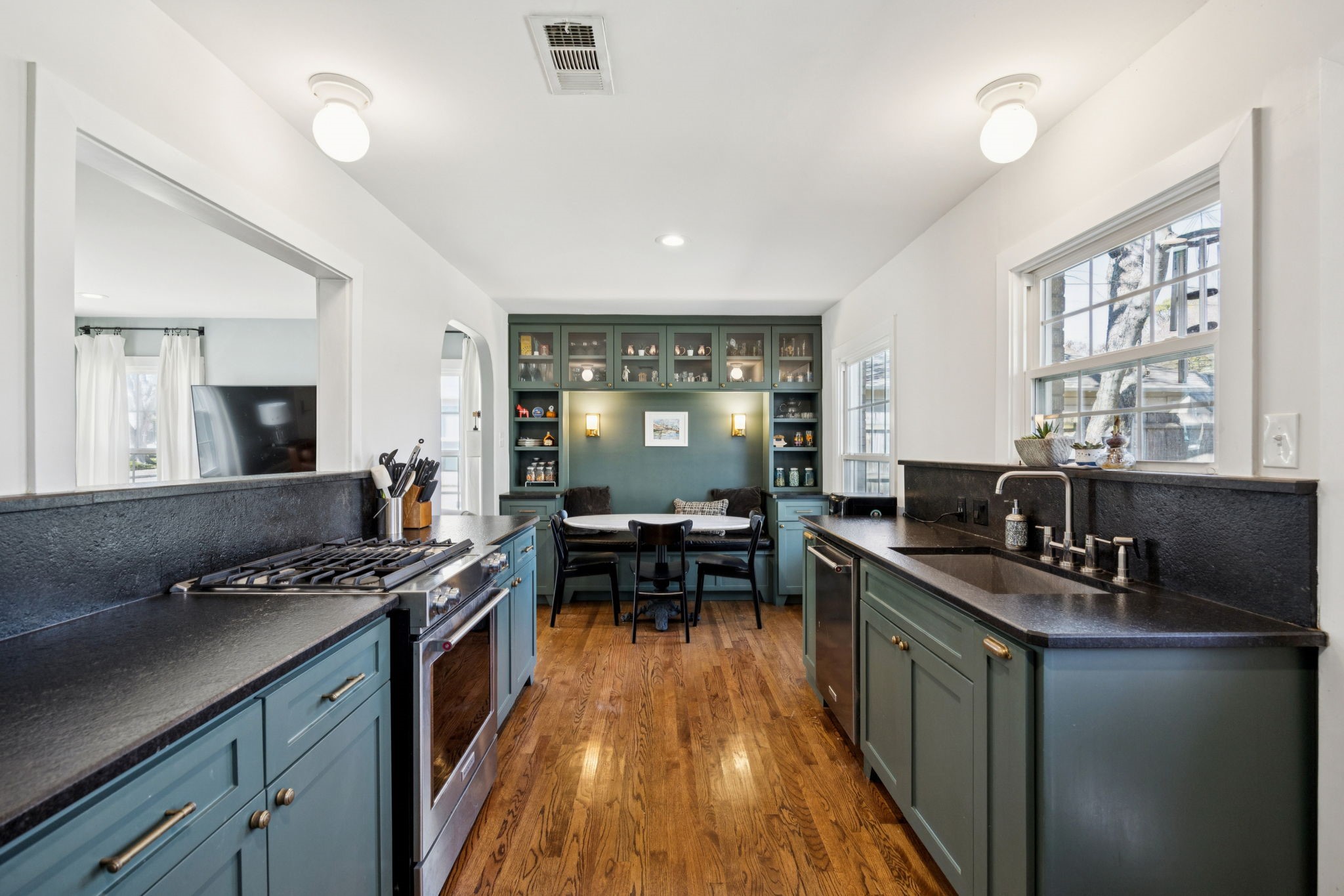 576 Brookhurst Drive Dallas TX 75218