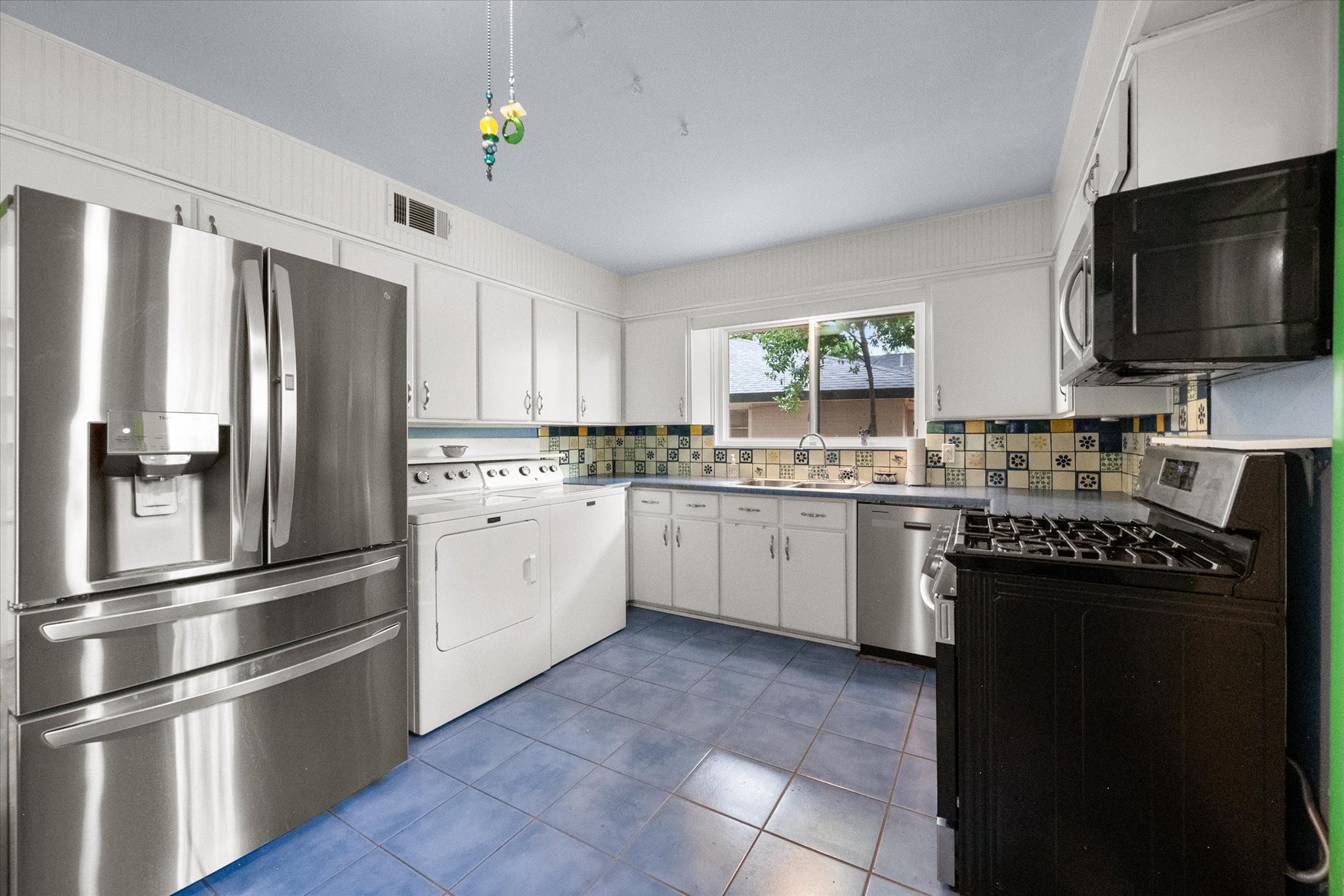 1209 W Lilly Lane Arlington TX 76013