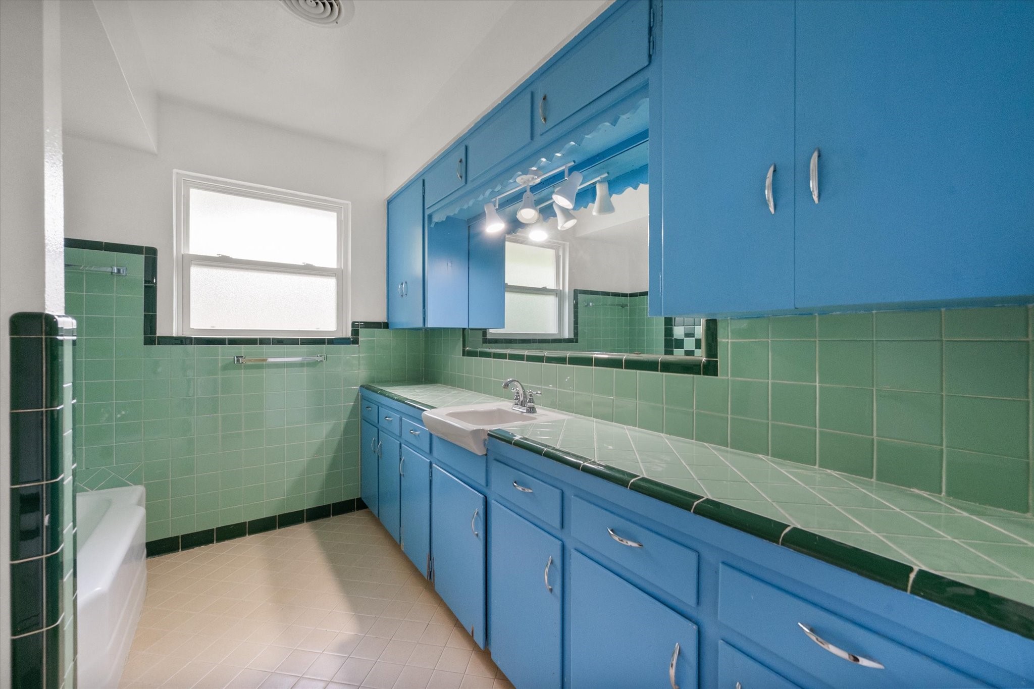 1209 W Lilly Lane Arlington TX 76013