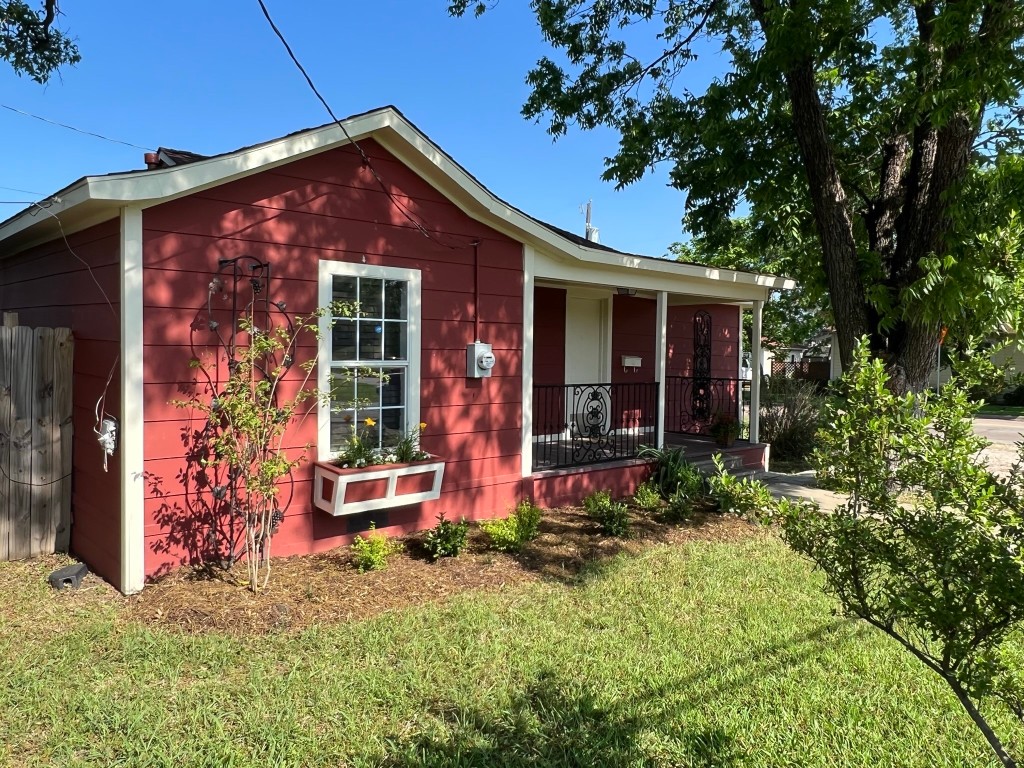 100 N Henrietta Street Ferris TX 75125