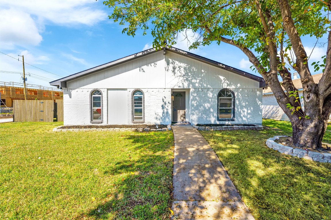 858 Pinehill Lane Grand Prairie TX 75052