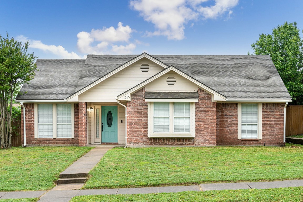 1910 Quail Hill Circle Garland TX 75040