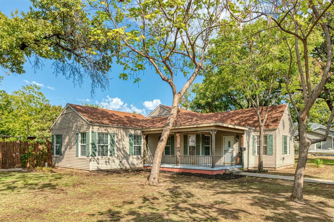 901 Merritt Street River Oaks TX 76114