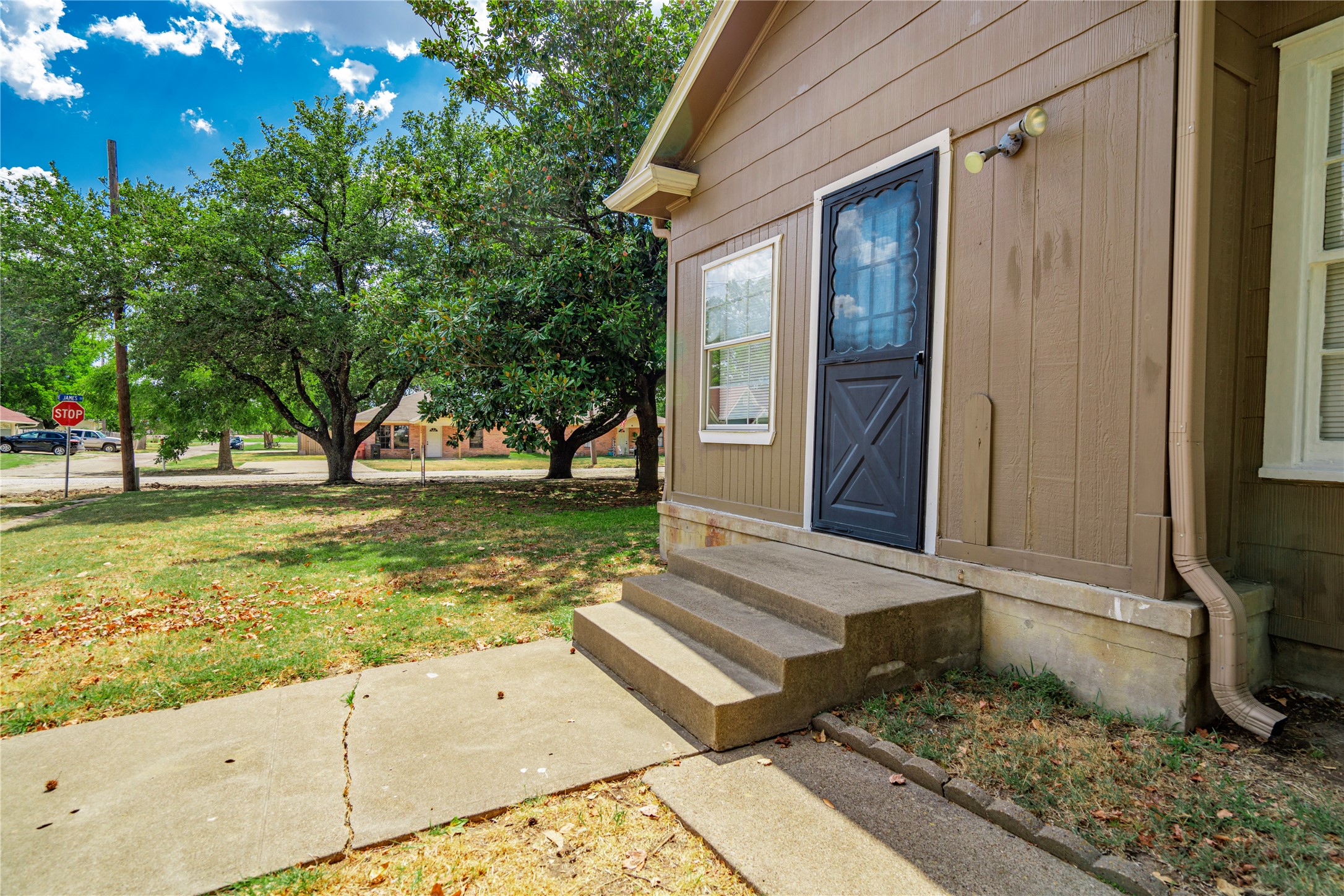 233 E James Street Wills Point TX 75169