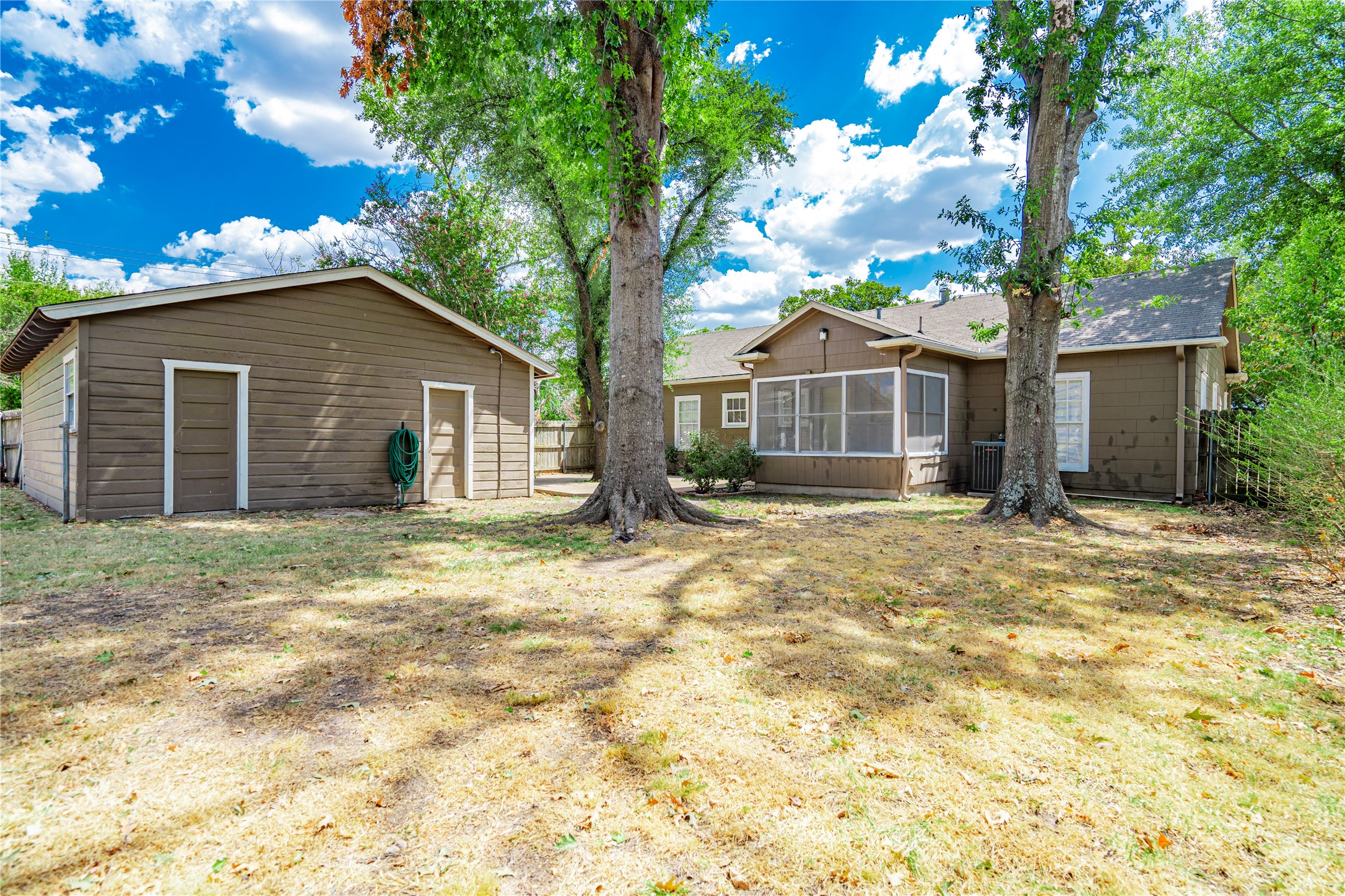 233 E James Street Wills Point TX 75169