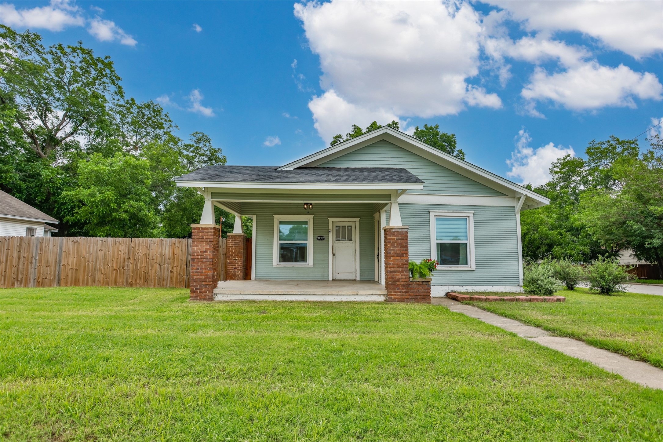 835 N Morris Street Gainesville TX 76240