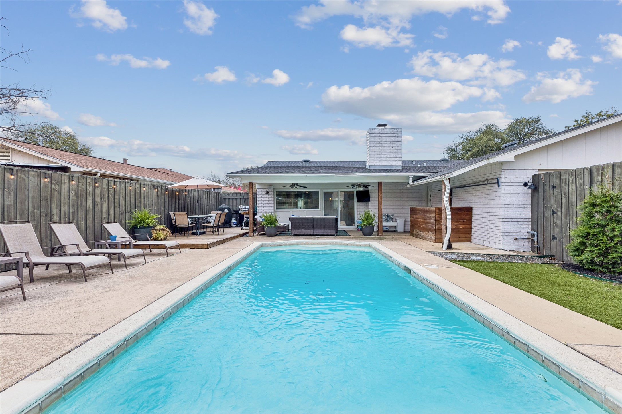 Dallas TX, 8533 Van Pelt Drive