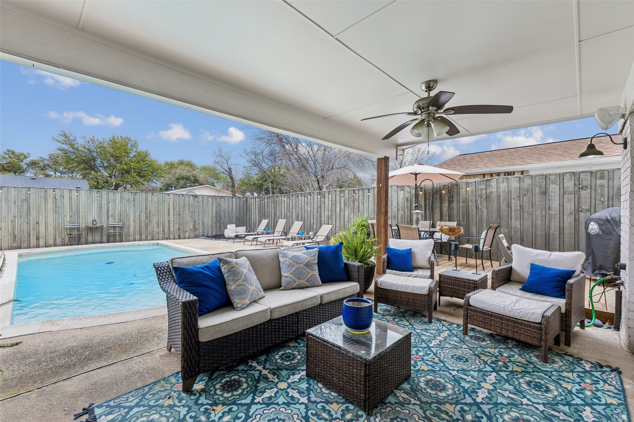 8533 Van Pelt Drive Dallas TX 75228