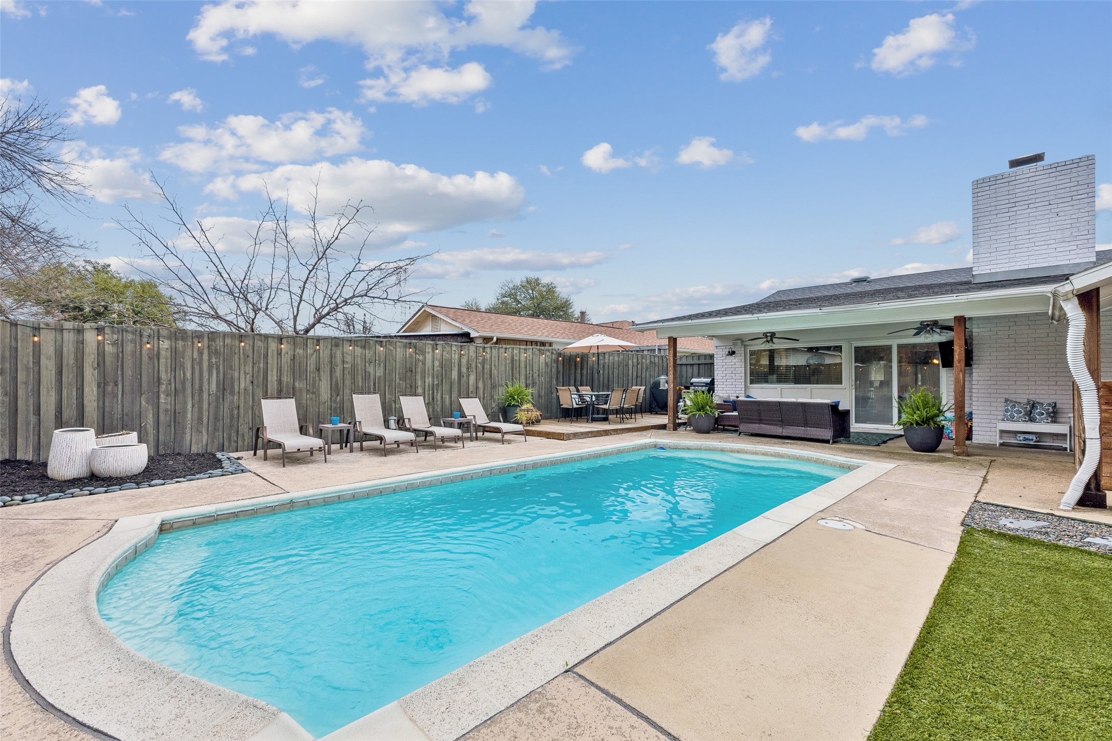 8533 Van Pelt Drive Dallas TX 75228