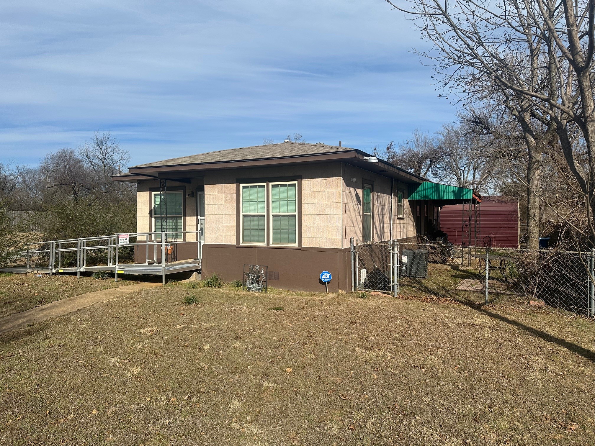 631 W Walker Street Denison TX 75020
