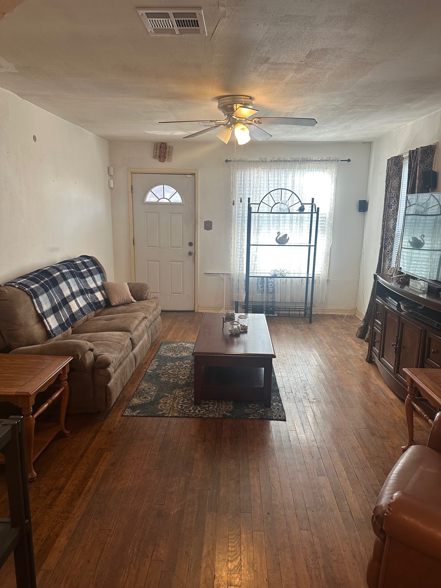631 W Walker Street Denison TX 75020