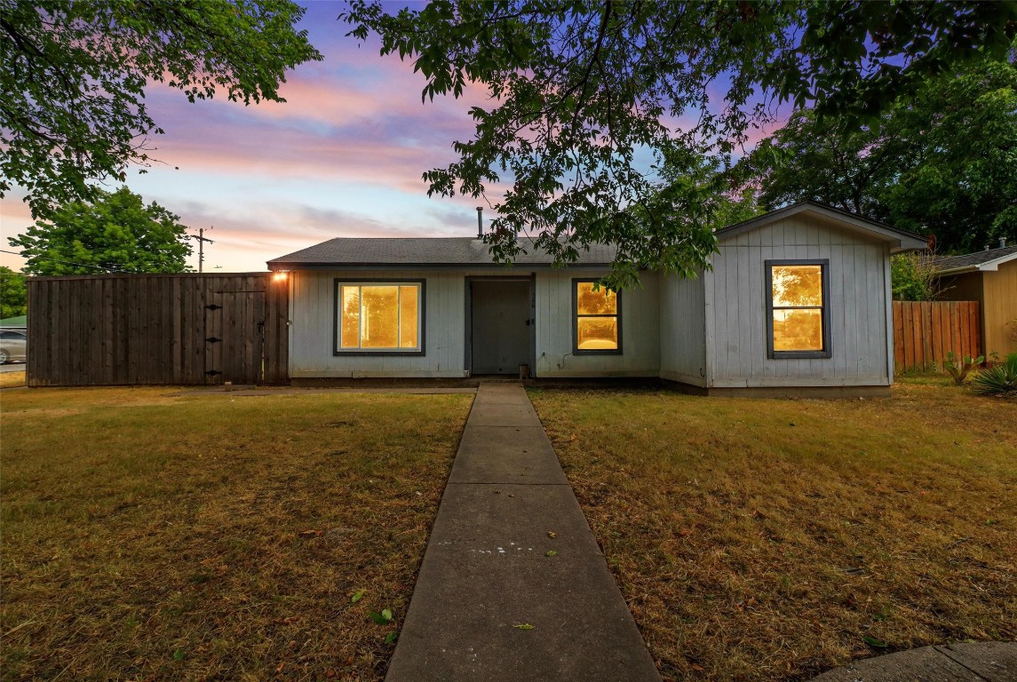 526 W Avenue F Garland TX 75040