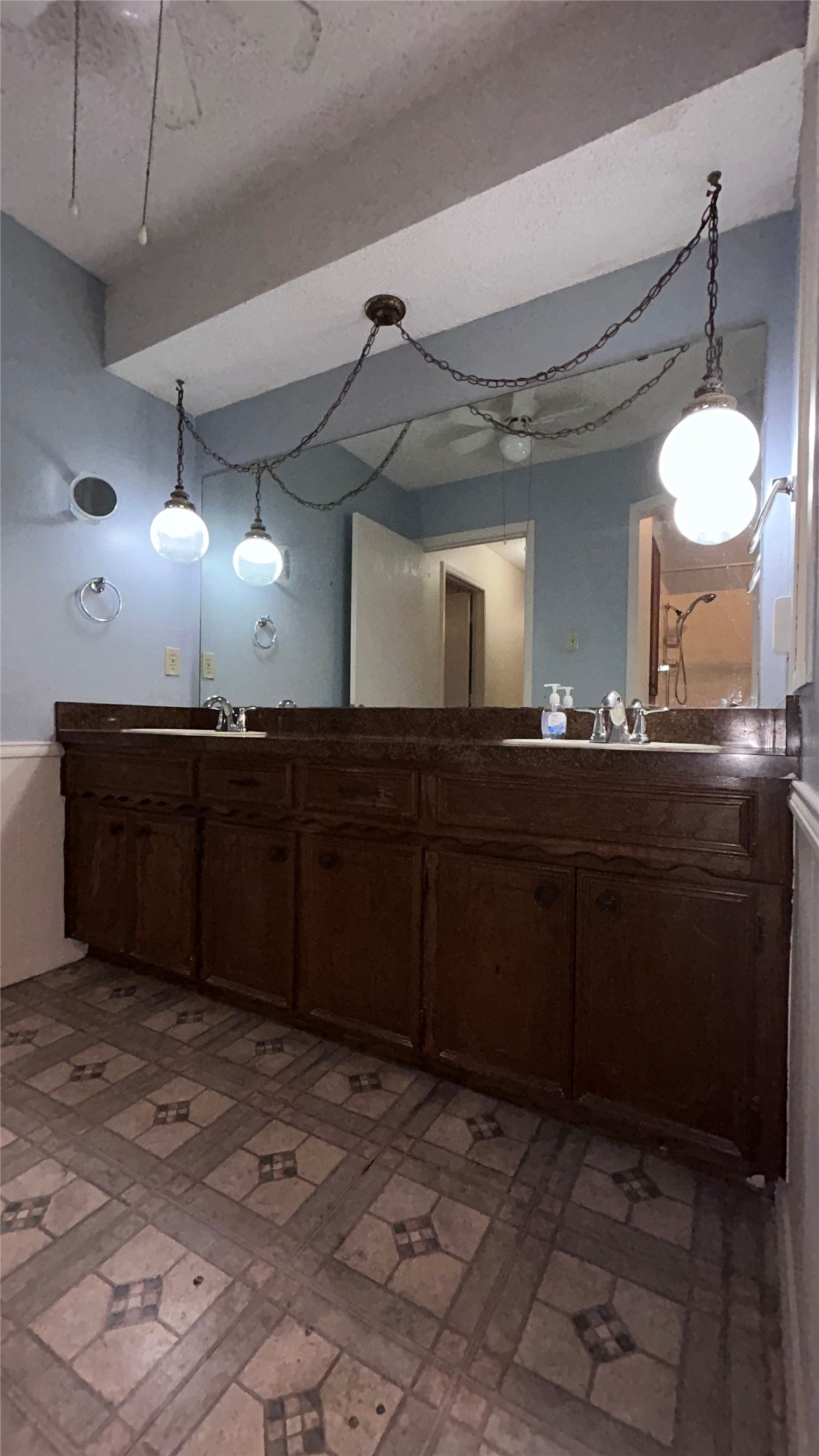 6325 Lavano Drive Edgecliff Village TX 76134