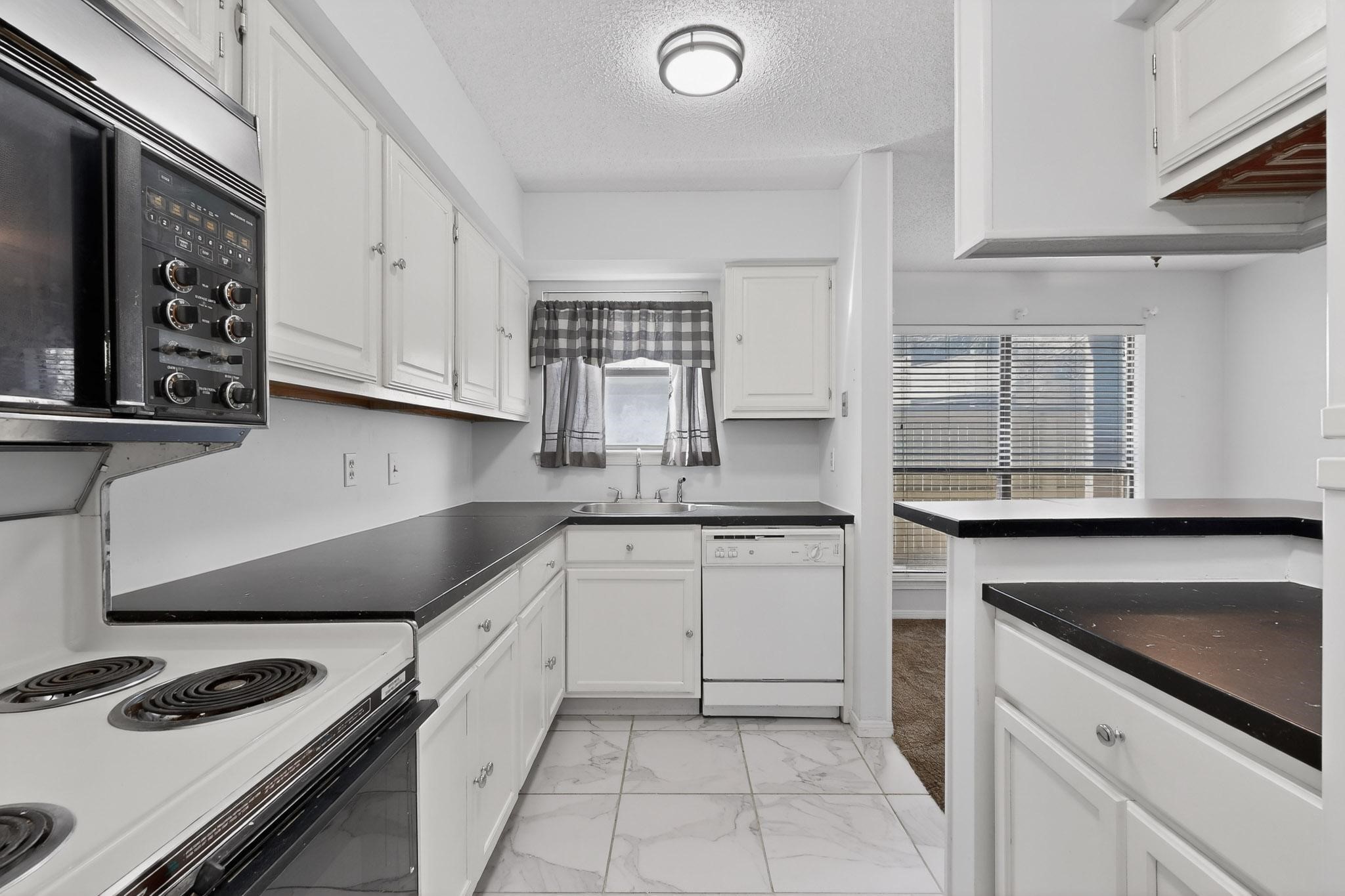 2106 Rainbow Drive Arlington TX 76011