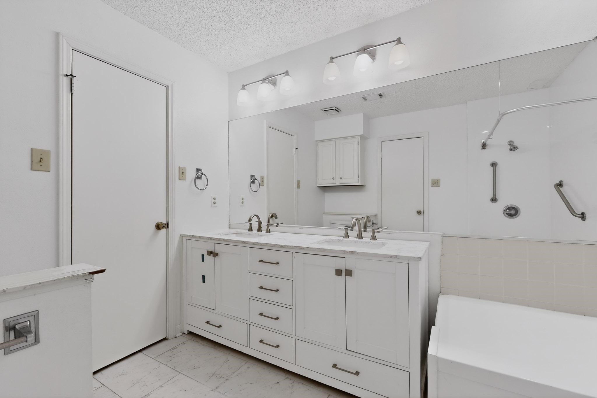 2106 Rainbow Drive Arlington TX 76011