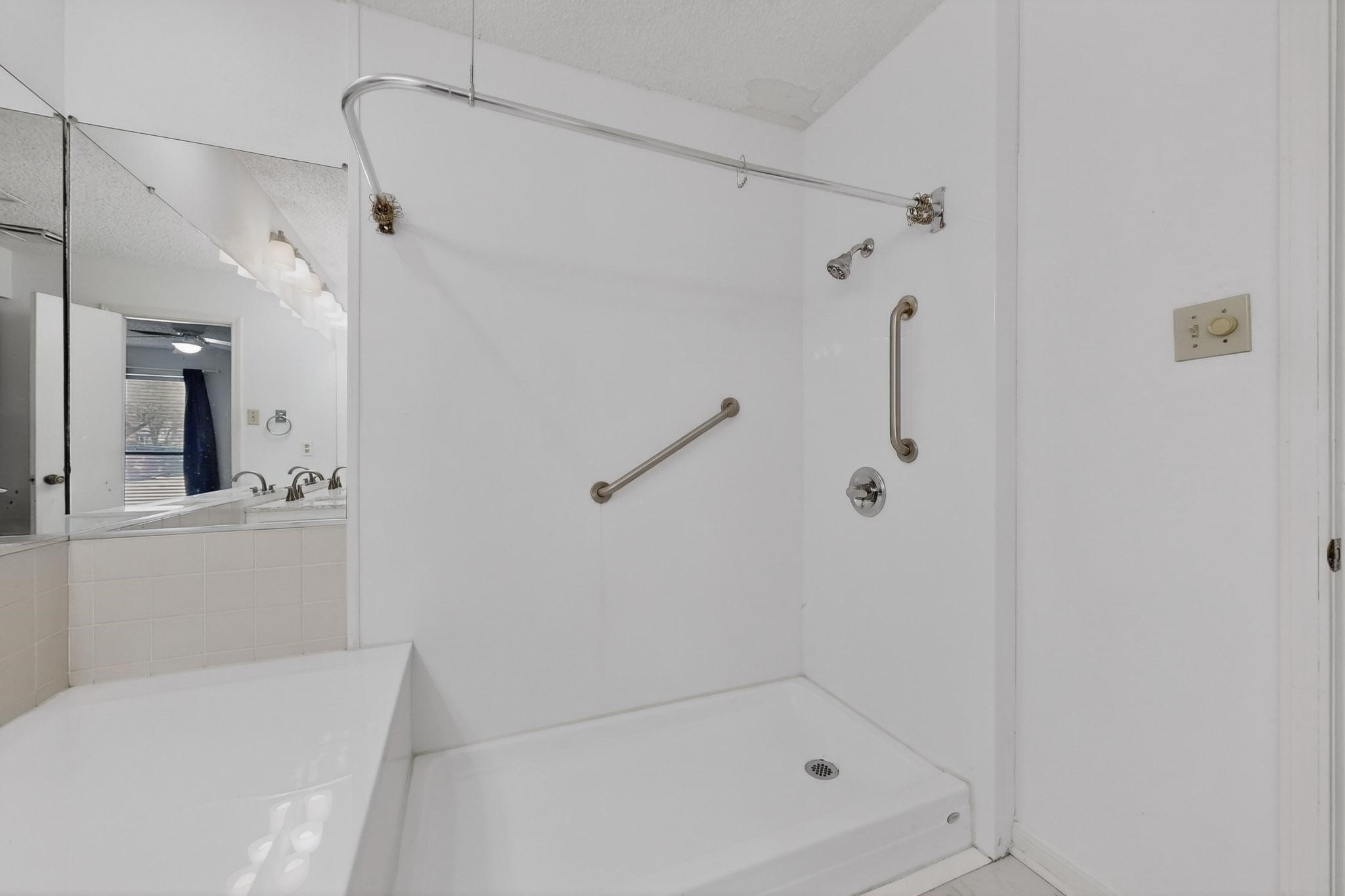 2106 Rainbow Drive Arlington TX 76011