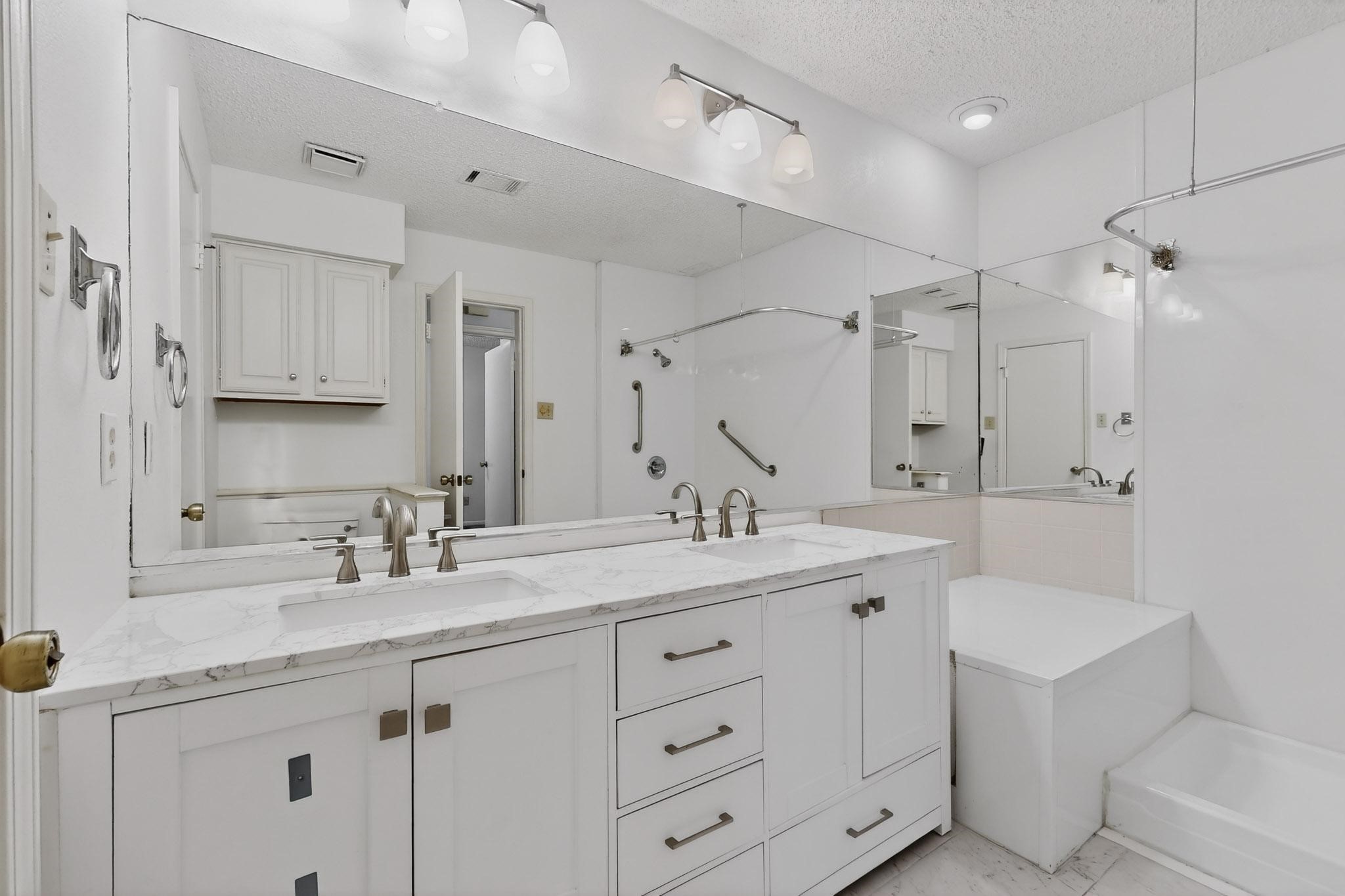 2106 Rainbow Drive Arlington TX 76011