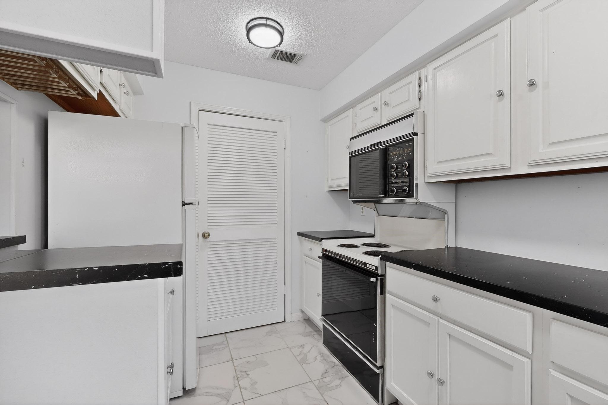 2106 Rainbow Drive Arlington TX 76011