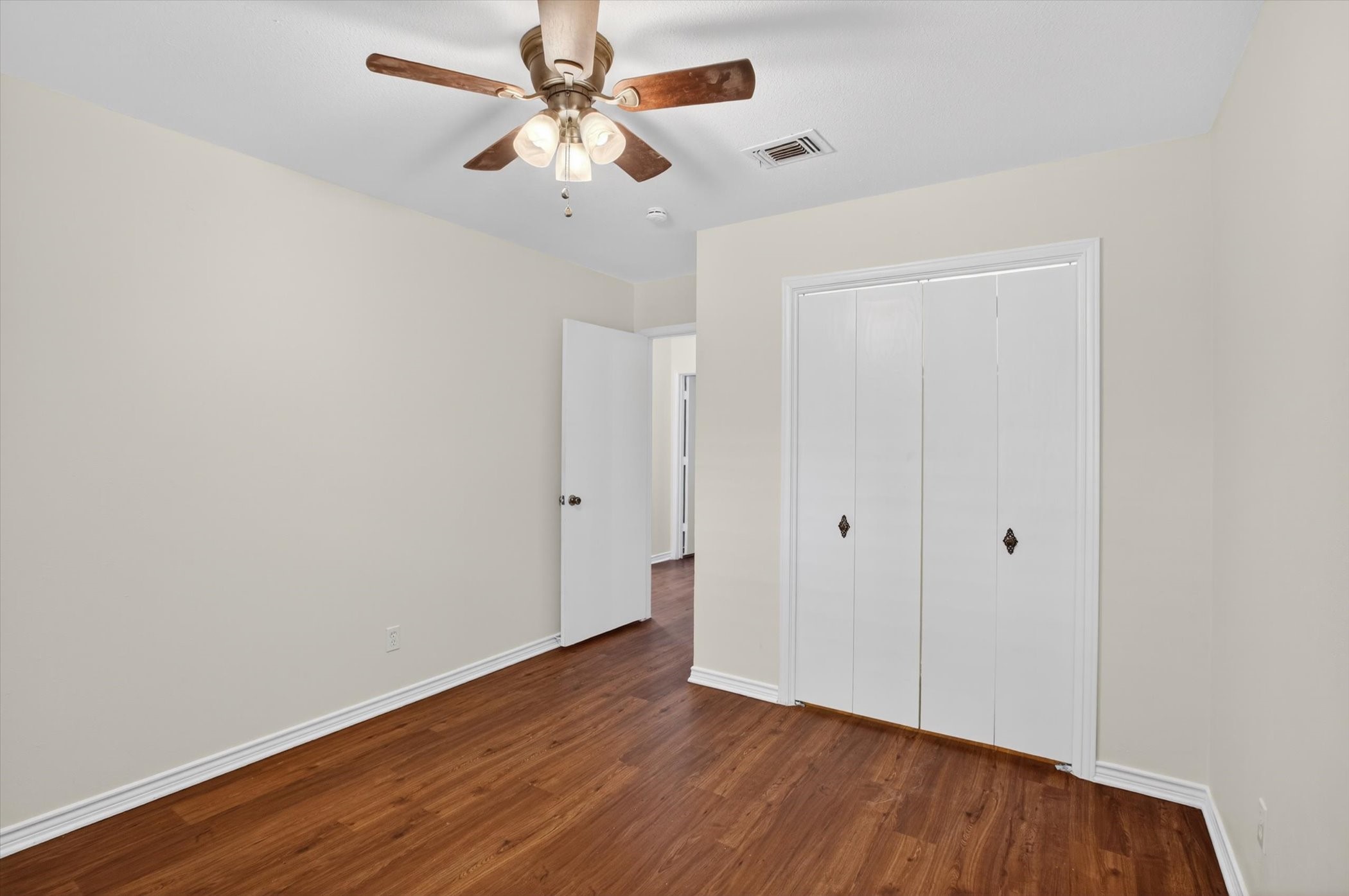 2132 Sandy Lane Irving TX 75060