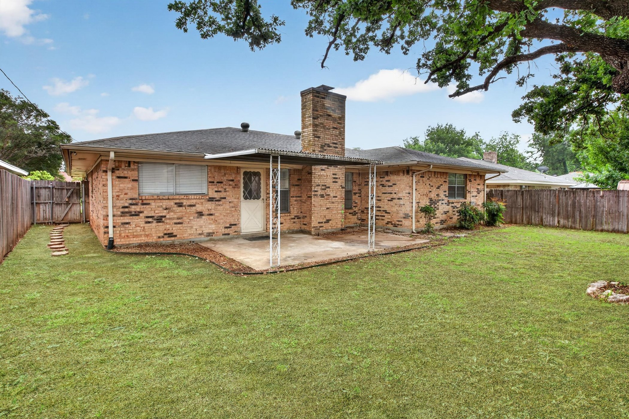 2132 Sandy Lane Irving TX 75060