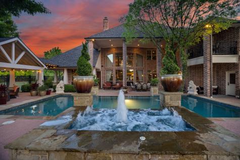 725 Locust Drive Oak Leaf TX 75154