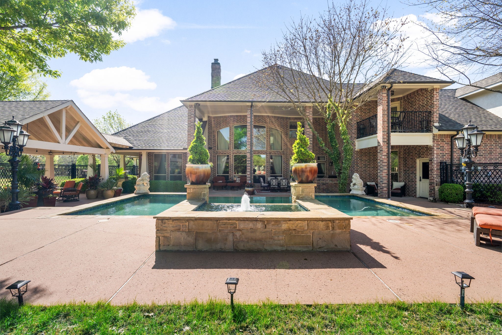 725 Locust Drive Oak Leaf TX 75154