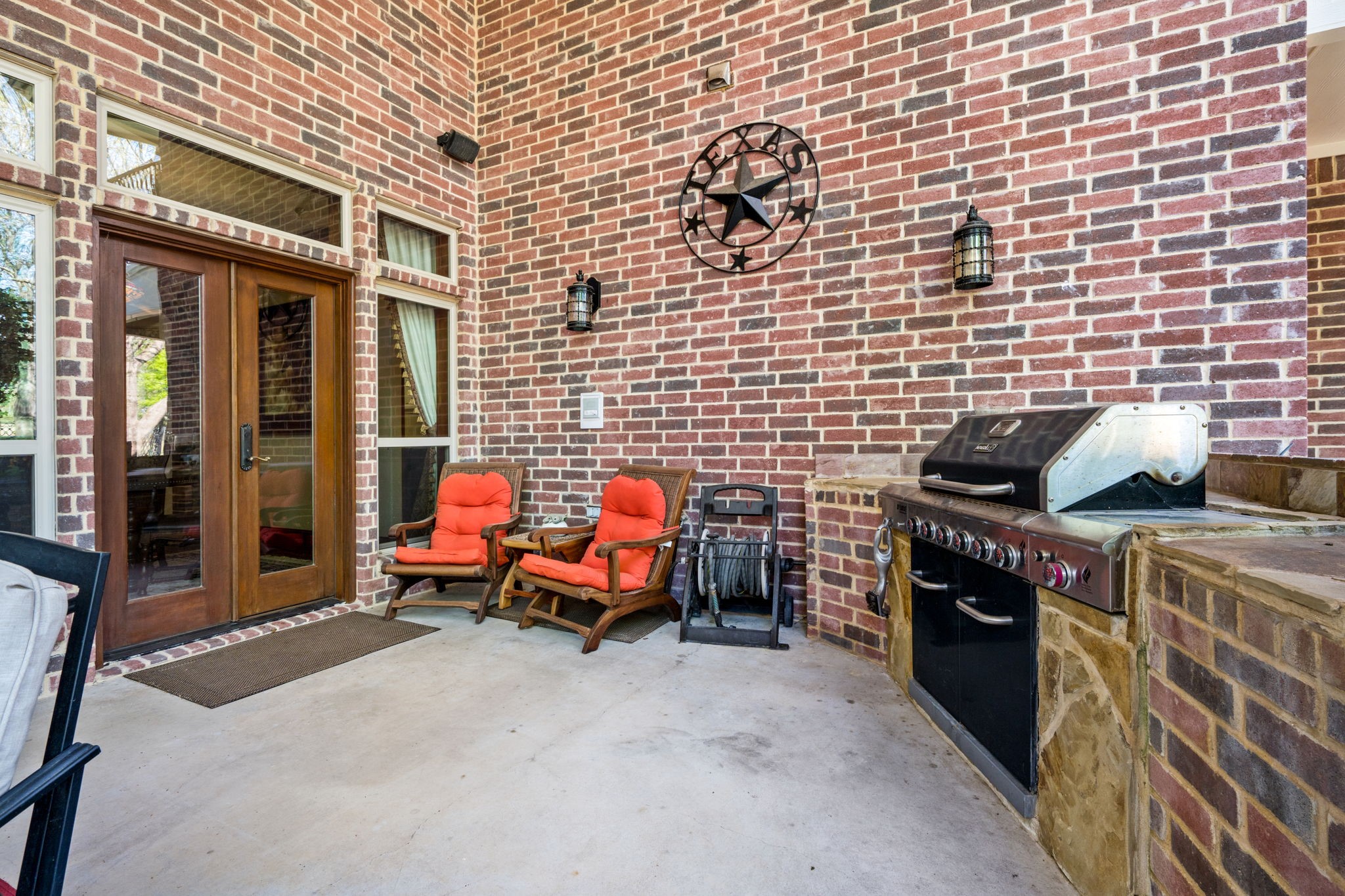 725 Locust Drive Oak Leaf TX 75154