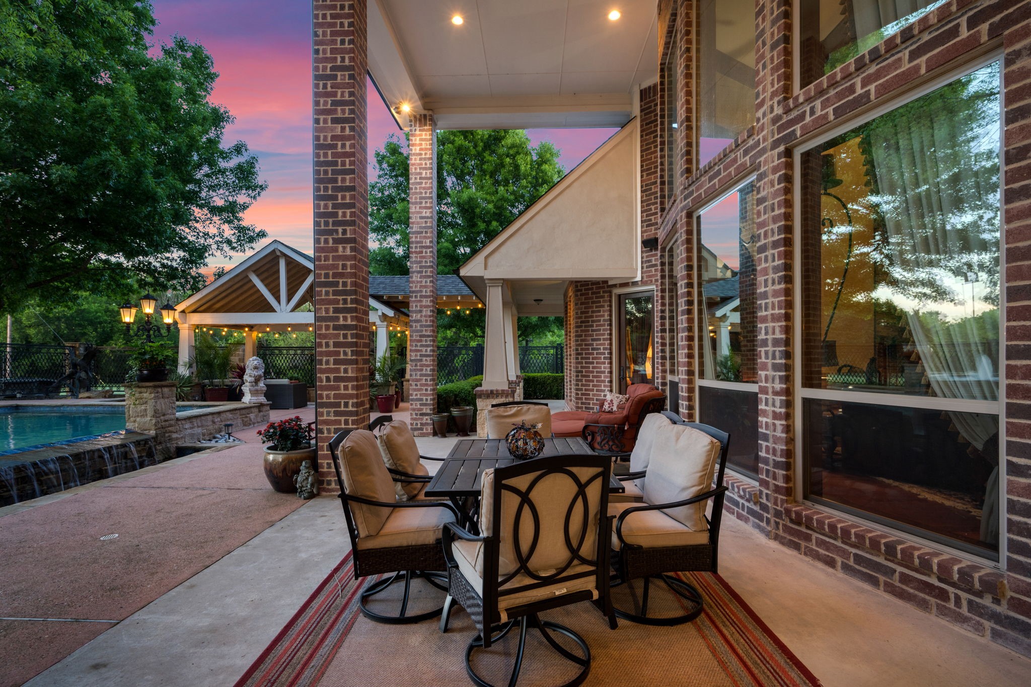 725 Locust Drive Oak Leaf TX 75154