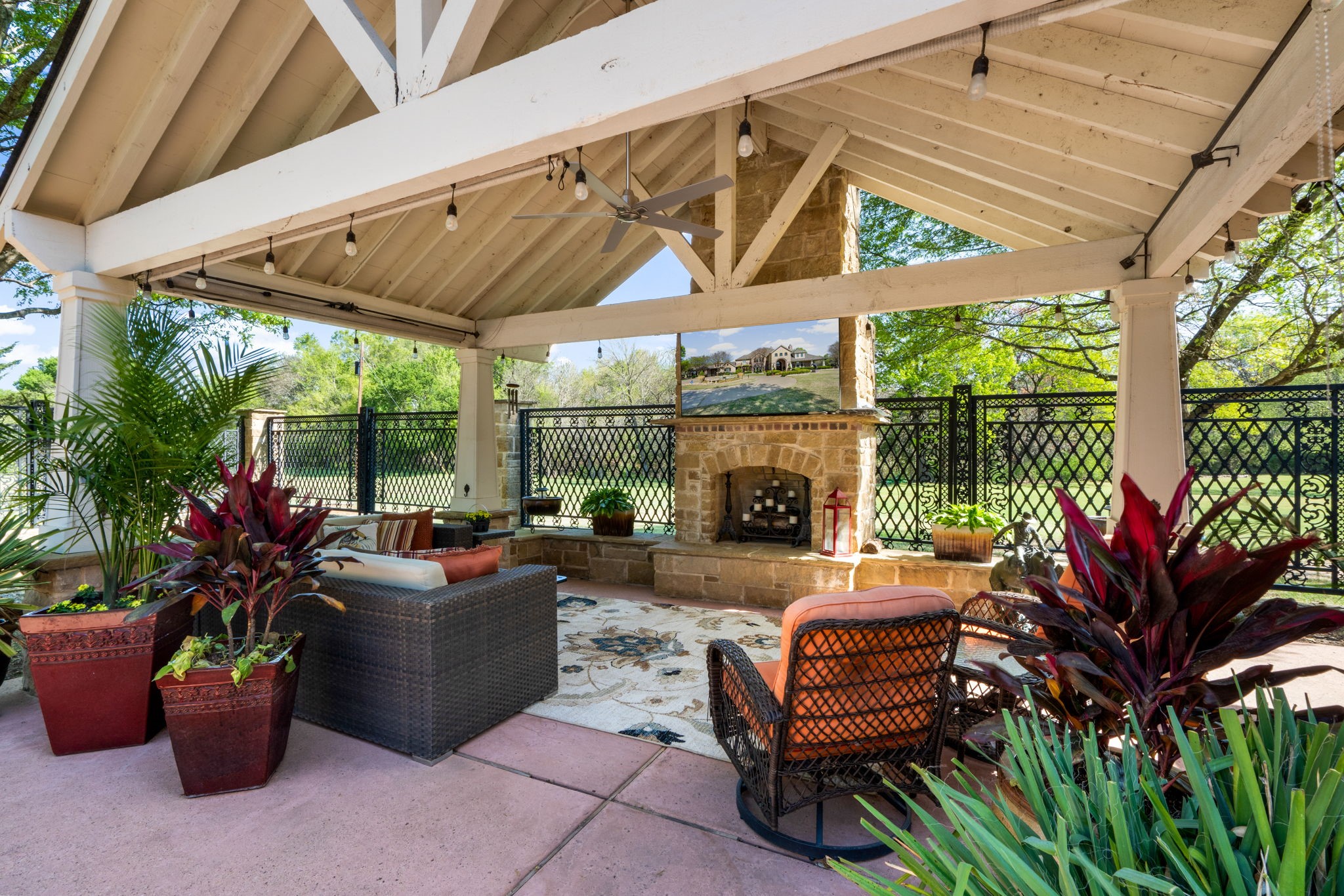 725 Locust Drive Oak Leaf TX 75154