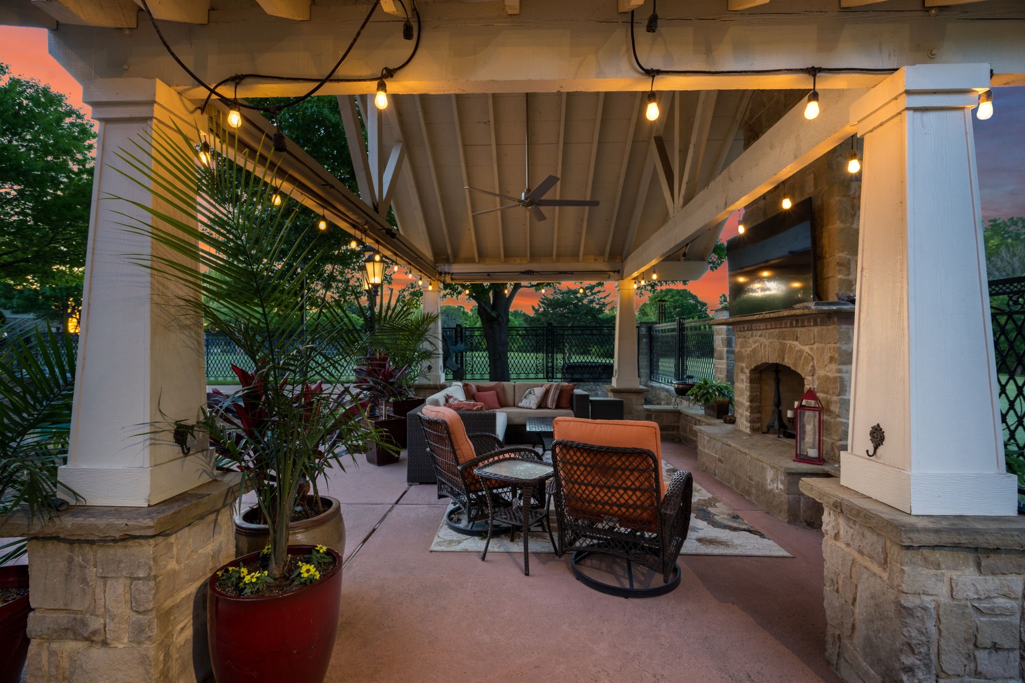 725 Locust Drive Oak Leaf TX 75154