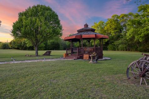 725 Locust Drive Oak Leaf TX 75154