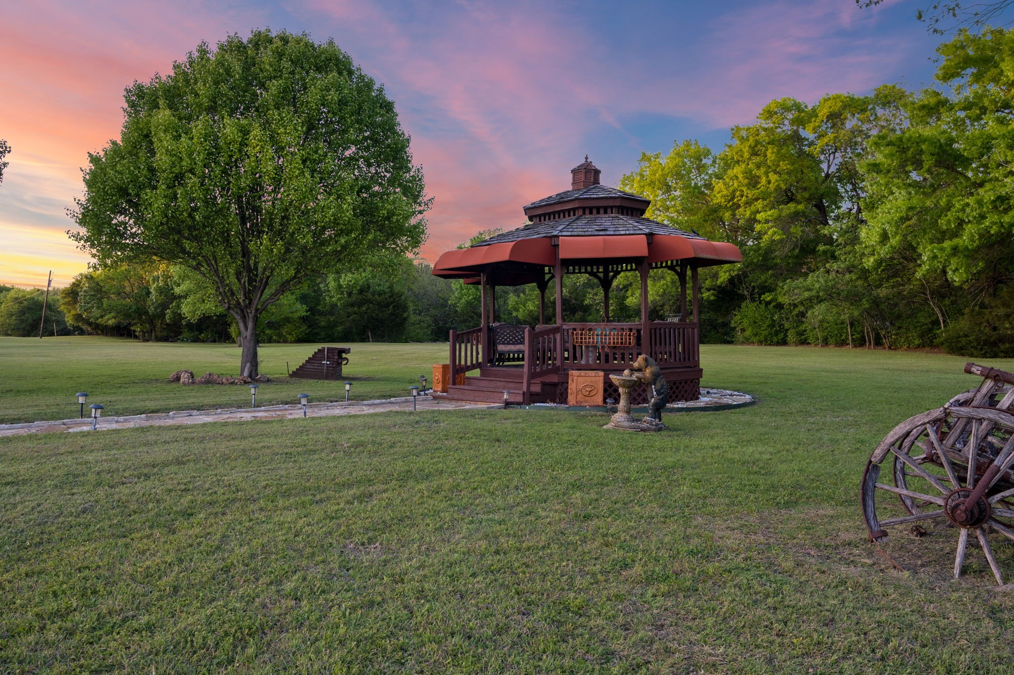 725 Locust Drive Oak Leaf TX 75154
