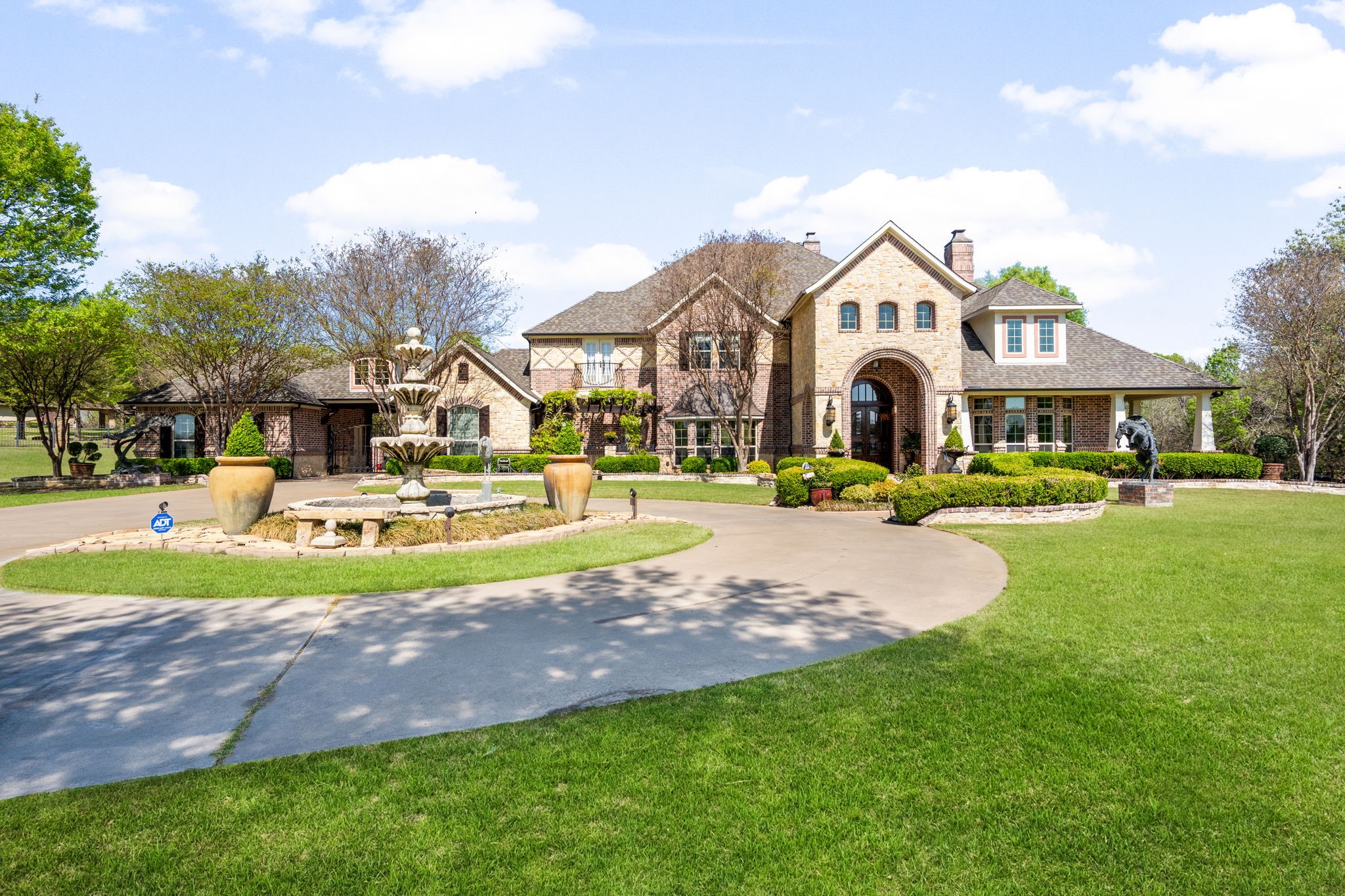 725 Locust Drive Oak Leaf TX 75154